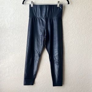 Carbon 38 black shiny leggings